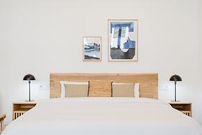Valencia Apartments by Olala Homes