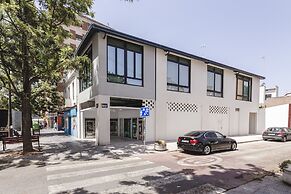Valencia Apartments by Olala Homes