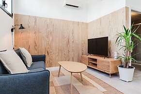 Valencia Apartments by Olala Homes
