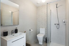 Valencia Apartments by Olala Homes