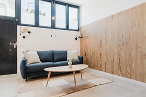 Valencia Apartments by Olala Homes