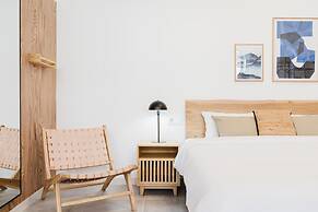 Valencia Apartments by Olala Homes