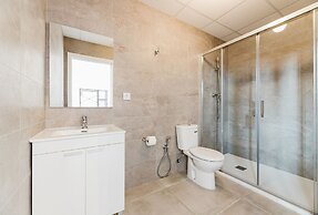 Valencia Apartments by Olala Homes