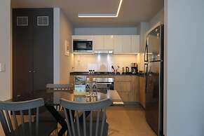 w Engaging 2BR w Impressive Deco in San Isidro