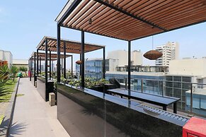 w Engaging 2BR w Impressive Deco in San Isidro