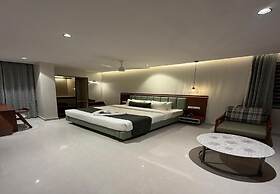M R SUITES