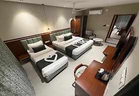 M R SUITES