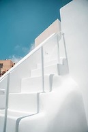 Akri Santorini with heated Jacuzzi