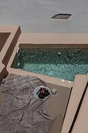 Akri Santorini with heated Jacuzzi