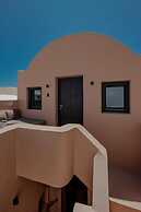 Akri Santorini with heated Jacuzzi