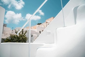 Akri Santorini with heated Jacuzzi