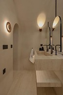 Akri Santorini with heated Jacuzzi