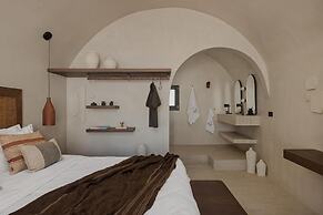 Akri Santorini with heated Jacuzzi