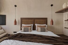Akri Santorini with heated Jacuzzi