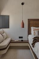 Akri Santorini with heated Jacuzzi