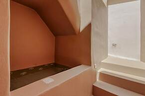 Akri Santorini with heated Jacuzzi
