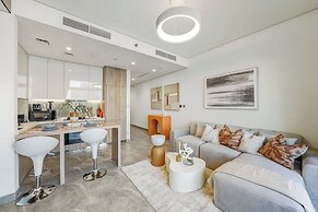 Serene Canal View 1BR Peninsula One