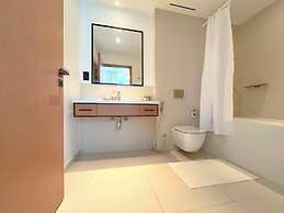 Marina Vida Luxury 1BR Balcony & Prime Location