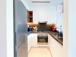 Marina Vida Luxury 1BR Balcony & Prime Location