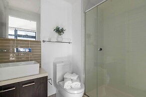 Central 2BR Apt by Melbourne Central, City Views