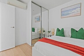 Central 2BR Apt by Melbourne Central, City Views
