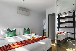 Central 2BR Apt by Melbourne Central, City Views