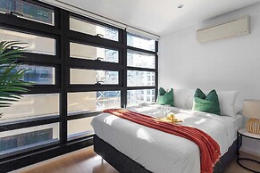 Central 2BR Apt by Melbourne Central, City Views