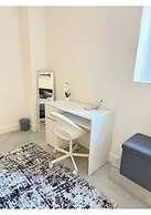 2 Bed Stylish Central Rochester Apartment Sleeps 4 Netflix Work Space