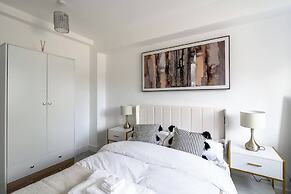2 Bed Stylish Central Rochester Apartment Sleeps 4 Netflix Work Space