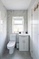 2 Bed Stylish Central Rochester Apartment Sleeps 4 Netflix Work Space