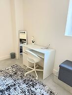 2 Bed Stylish Central Rochester Apartment Sleeps 4 Netflix Work Space