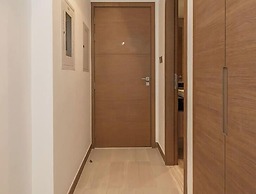 Elegant High Floor 2BR Urban Oasis