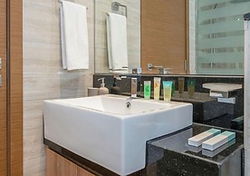 Elegant High Floor 2BR Urban Oasis