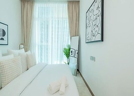 Elegant High Floor 2BR Urban Oasis