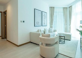 Elegant High Floor 2BR Urban Oasis