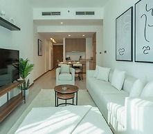 Elegant High Floor 2BR Urban Oasis