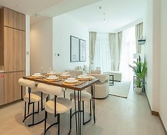 Elegant High Floor 2BR Urban Oasis