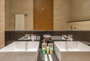 Elegant High Floor 2BR Urban Oasis