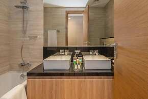 Elegant High Floor 2BR Urban Oasis