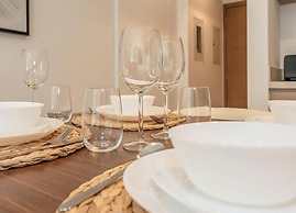 Elegant High Floor 2BR Urban Oasis