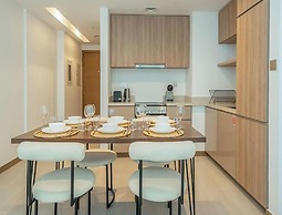 Elegant High Floor 2BR Urban Oasis