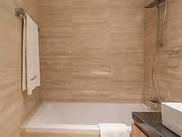 Elegant High Floor 2BR Urban Oasis