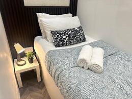 Cove Partition Room in Tecom Near Metro