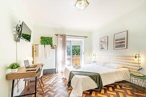 Goa Square Guesthouse by Lisbon with Sintra