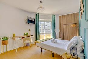 Goa Square Guesthouse by Lisbon with Sintra