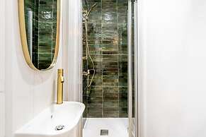 Goa Square Guesthouse by Lisbon with Sintra