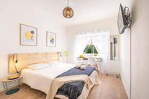 Goa Square Guesthouse by Lisbon with Sintra