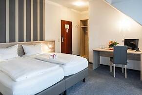 Astoria City Resort by Mayburgh