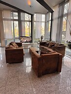 Astoria City Resort by Mayburgh