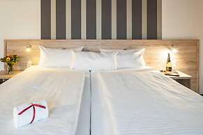 Astoria City Resort by Mayburgh
